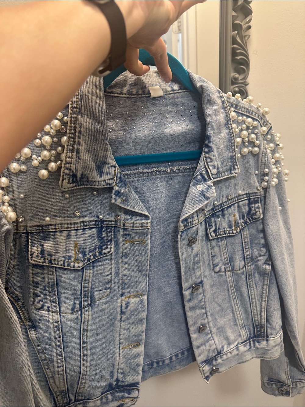 Kedera Pearl-Embellished Light Wash Denim Jacket - Picture 5 of 7